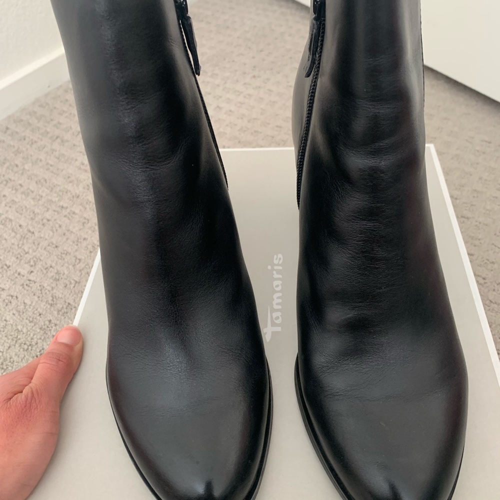 Tamaris black booties